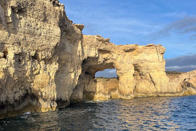 blue-lagoon-ferry-and-caves-tour