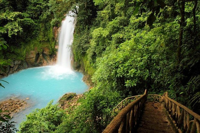 blue-river-and-tenorio-volcano-national-park-hike