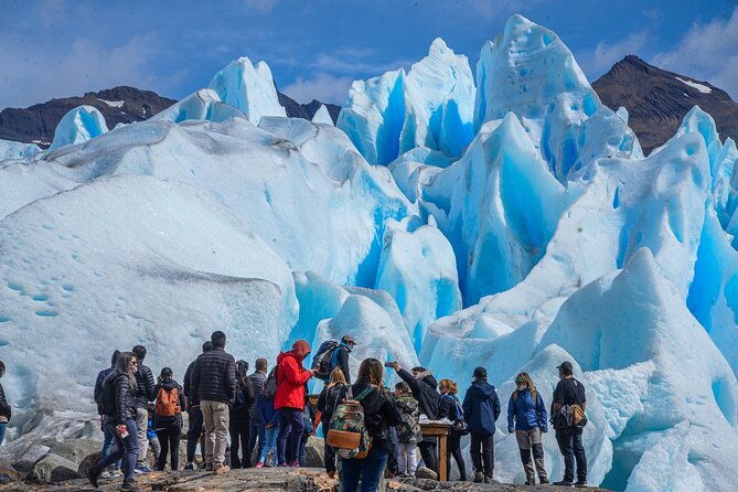 blue-safari-experience-hiking-and-navigation-on-glaciers