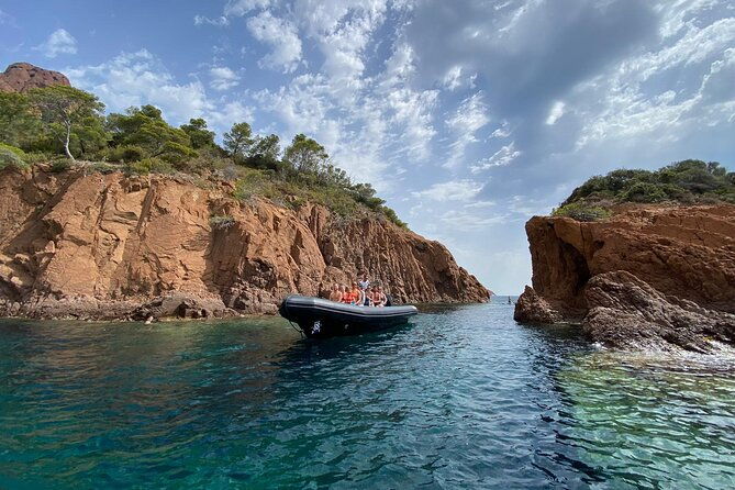 boat-excursion-cannes-esterel-coves-insight-1h30