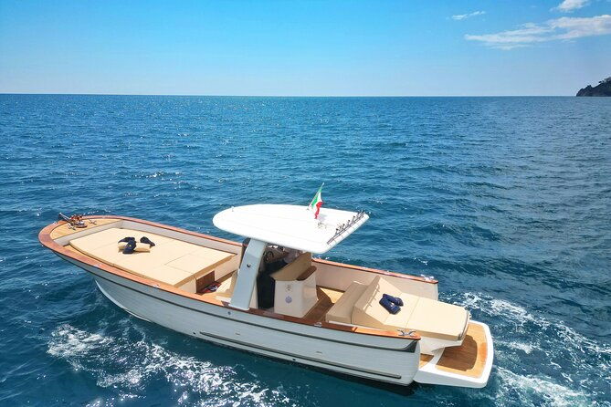 boat-tour-at-sunset-on-the-amalfi-coast