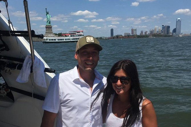 boat-tour-nyc-skyline-statue-of-liberty-private-yacht-tour