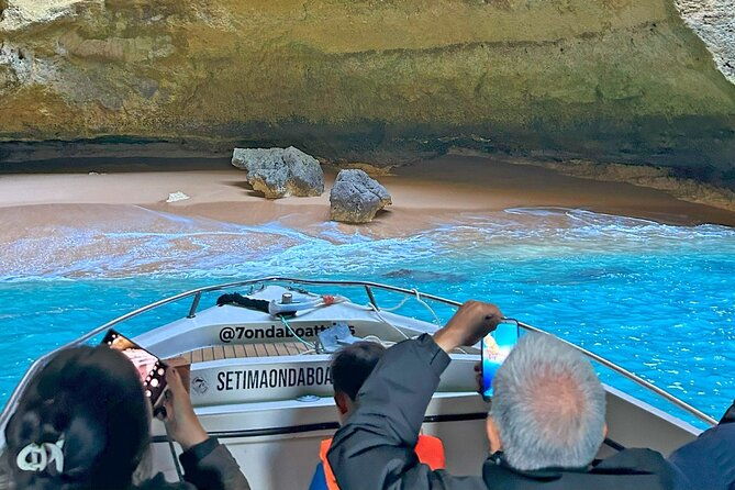 boat-trip-through-the-15-caves-of-benagil-2