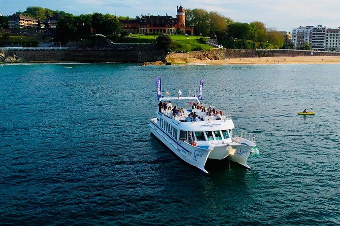 boat-trip-through-the-bay-and-the-coast-of-donostia-san-sebastian