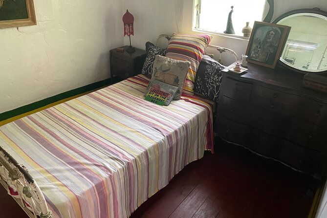 bob-marleys-nine-mile-mausoleum-tour-complimentary-rum-punch