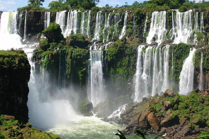 brazilian-side-of-iguassu-falls-and-itaipu-dam-full-day-sightseeing-tour-from-puerto-iguazu