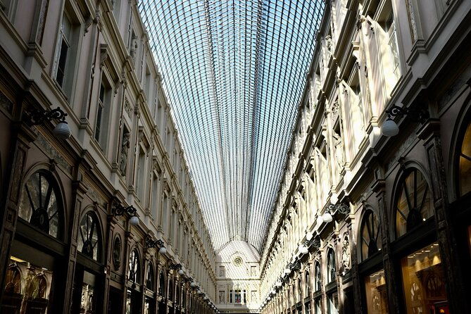 brussels-walking-tour-with-waffle-tasting-history-and-delights