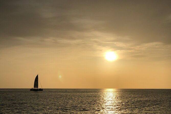bubbly-sunset-cruise
