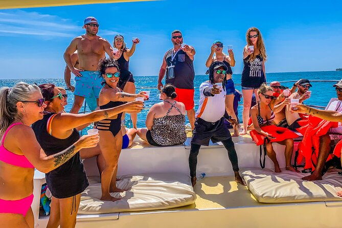buffet-lunch-exclusive-party-boat-with-slide