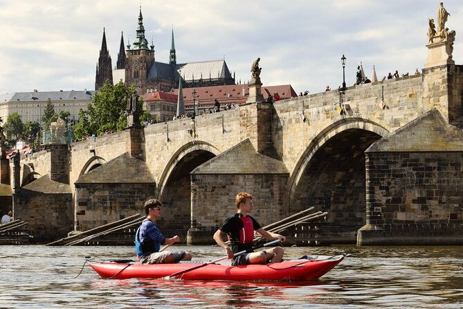 canoe-adventure-tour-through-prague
