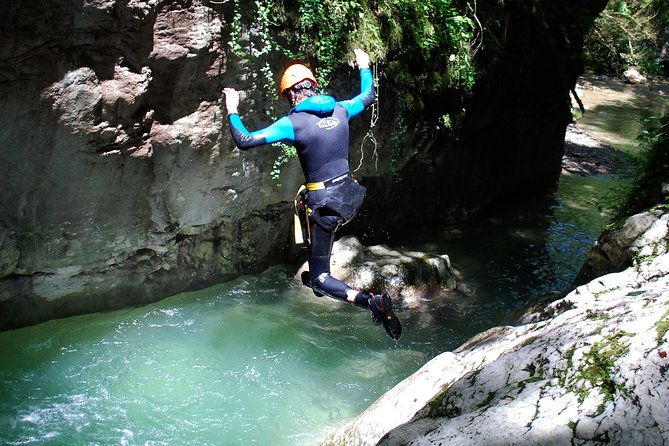 canyoning-in-ecouges-valley-in-vercors-grenoble-2