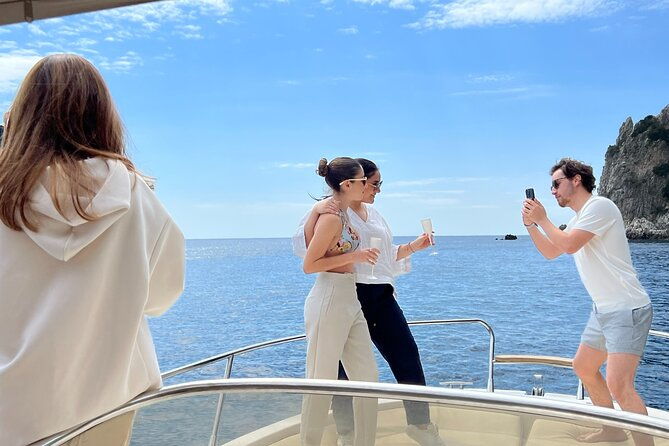 capri-exclusive-premium-semi-private-luxury-yacht-tour