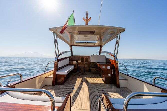 capri-island-in-private-luxury-40-feet-speedboat-from-sorrento-positano-amalfi-ravello-2