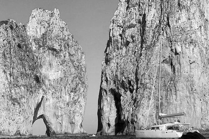 capri-magical-boat-tour-for-an-unforgettable-3-hour-experience-3