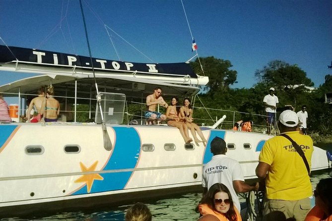 catamaran-day-trip-snorkeling-sailing-excursion