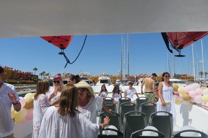 catamaran-private-tour-benagil-marinha-beach-28-pax