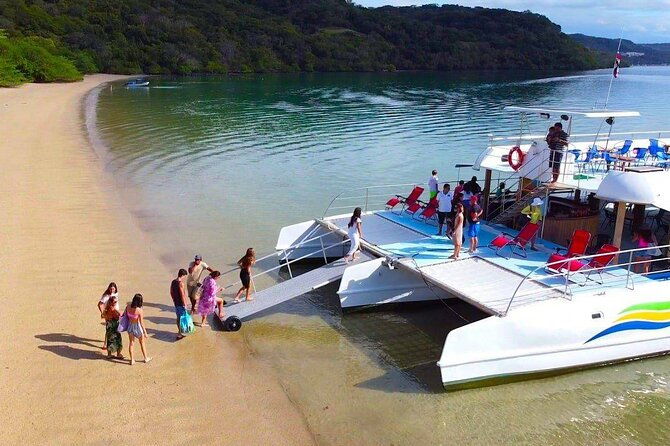 catamaran-tour-from-playa-del-coco-trimaran