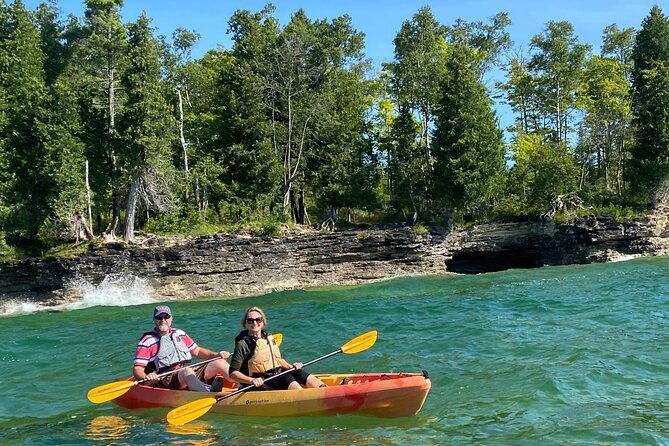 cave-point-kayak-tour-3
