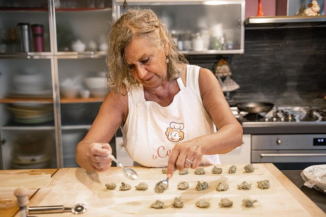 cesarine-fresh-pasta-class-meal-at-locals-home-in-lucca-2