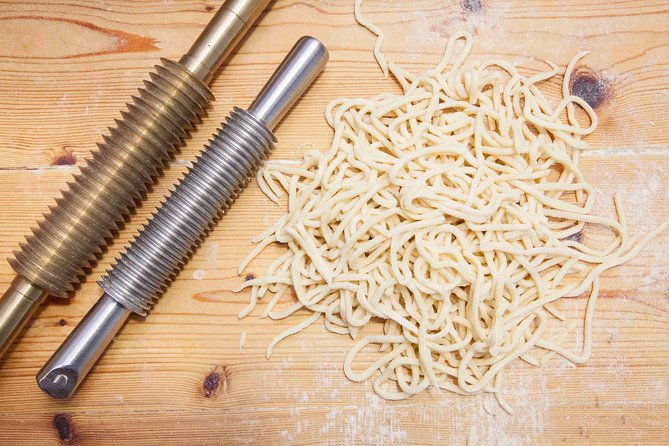 cesarine-pasta-tiramisu-class-at-locals-home-in-genoa