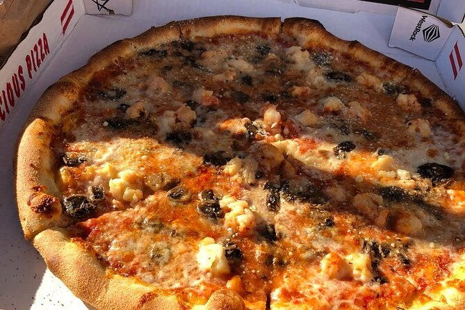 christmas-cove-and-pizza-pi-happy-hour-sail-tour