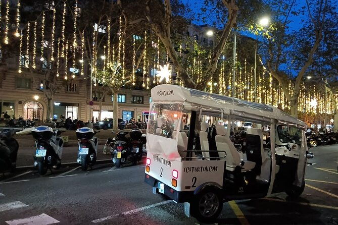christmas-lights-tour-of-barcelona-in-private-eco-tuk-tuk-2