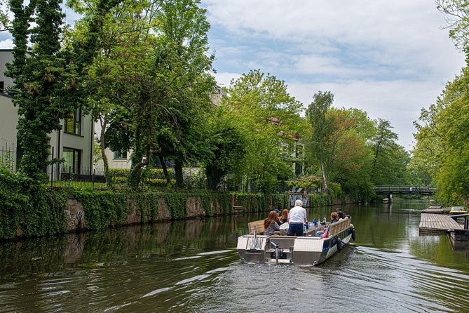 city-tour-by-motorboat-2
