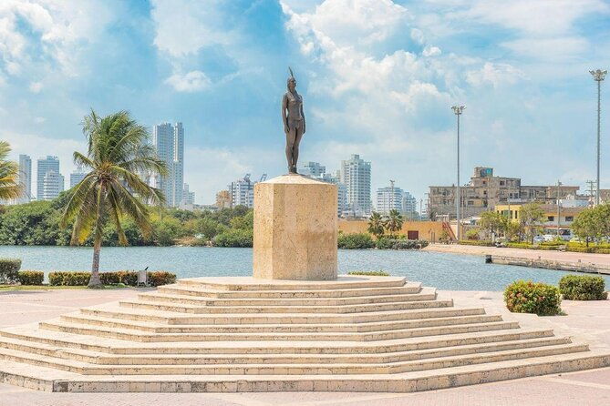 city-tour-in-chiva-through-the-city-of-cartagena