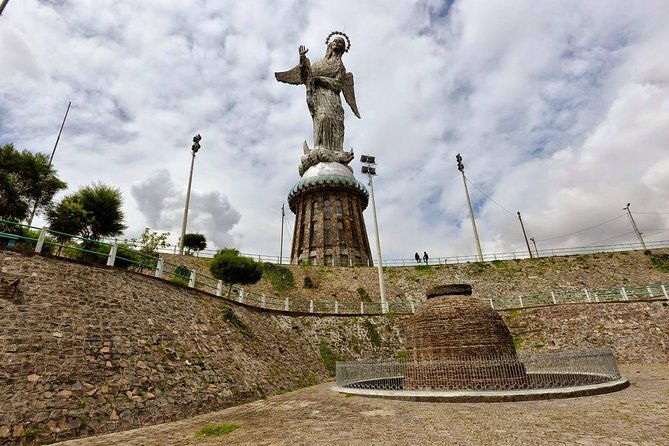 city-tour-in-quito-muffin-cable-car-historic-center-and-middle-of-the-world