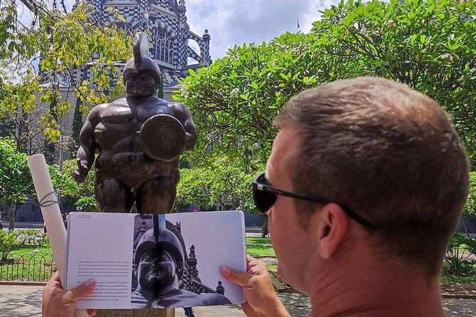 city-tour-medellin-and-commune-13-with-artistic-book-included