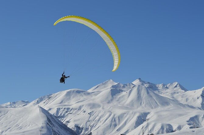 cloudbase-paragliding-in-gudauri-georgia