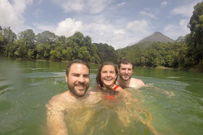 combo-la-fortuna-waterfall-arenal-volcano-mistico-hanging-bridges