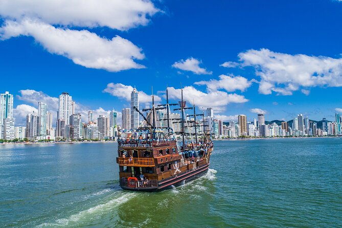 combo-pirate-boat-beach-and-unipraias-park-with-transfers