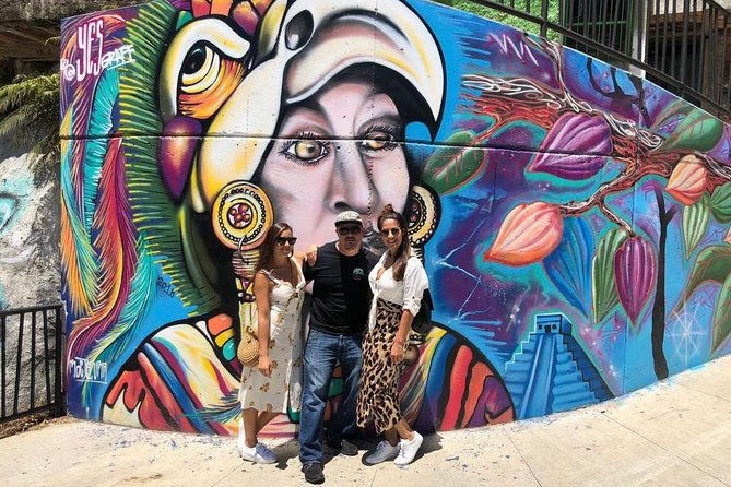 comuna-13-graffiti-tour-with-metrocable
