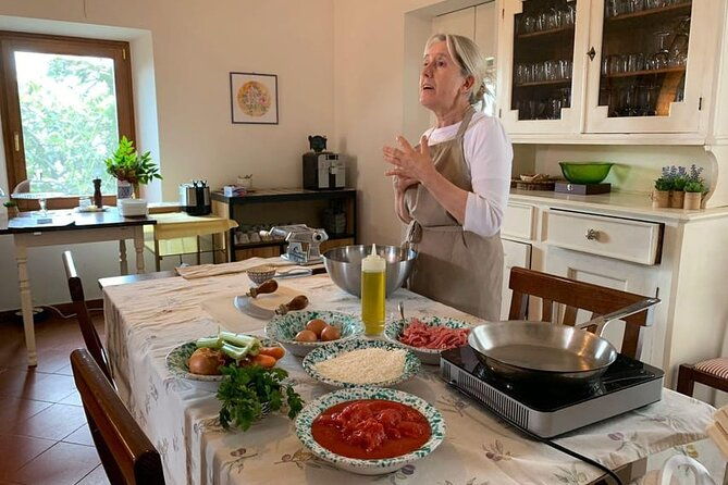 cooking-class-of-local-food-in-a-tuscan-farm