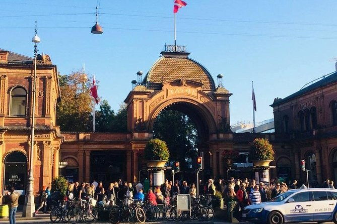 copenhagen-walking-tour-with-food-testing-smorrebrod-dish-snap-2