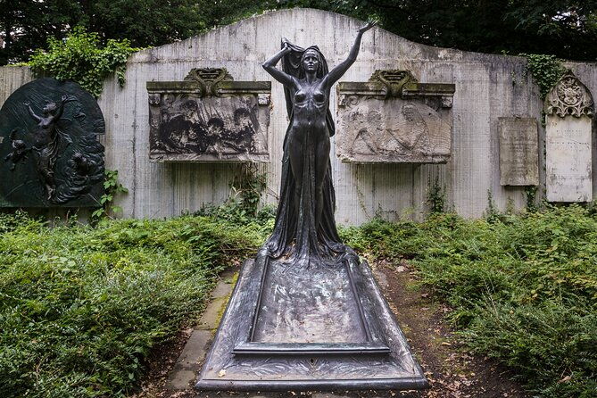 corpses-leprosy-lucifer-75-minute-tour-at-the-old-cemetery-3