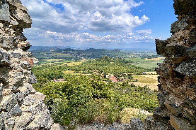 czech-countryside-scenical-hike-to-the-castle-local-deli-tasting