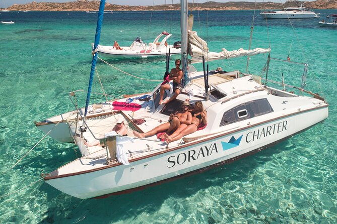 daily-cruise-on-a-sailing-catamaran-on-the-la-maddalena-archipelago