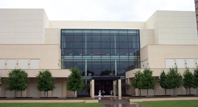 dallas-best-of-shopping-malls-in-the-luxury-private-limousine