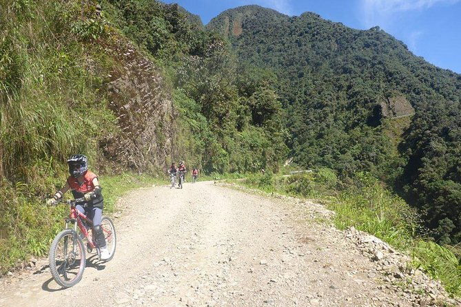 death-road-biking-double-suspension-bike-shared-tour