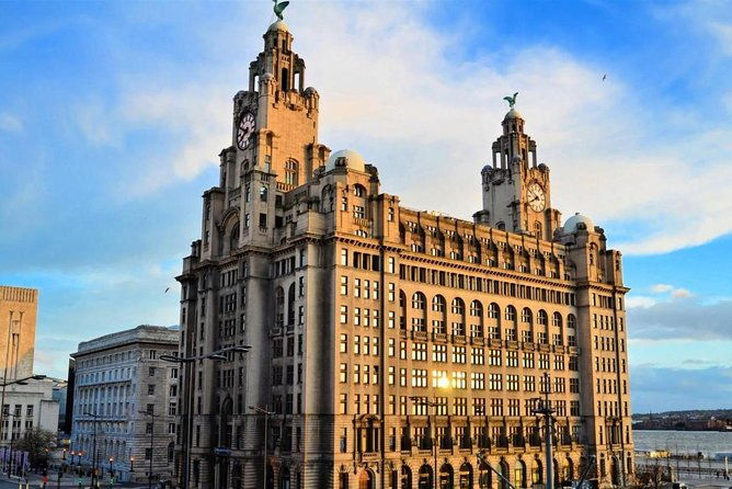 departure-private-transfer-liverpool-to-manchester-airport-man-in-business-car
