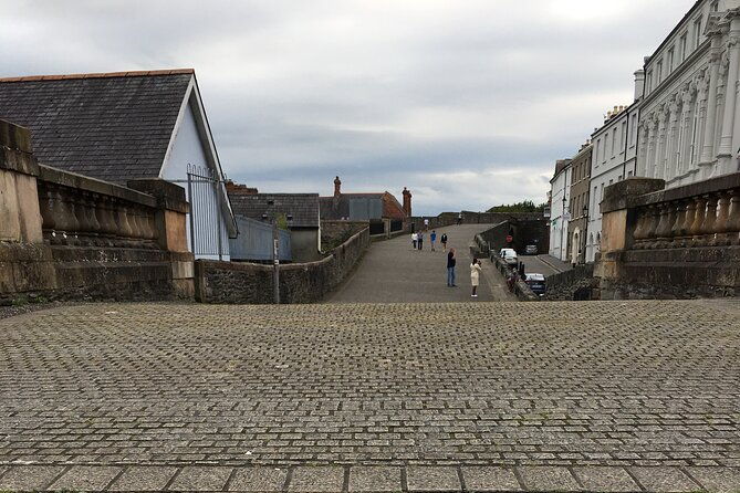 derrie-danders-highlights-of-the-walled-city-a-self-guided-audio-tour