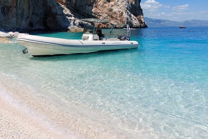 dinghy-tour-cala-goloritze-mariolu-biriala-and-grotta-del-fico