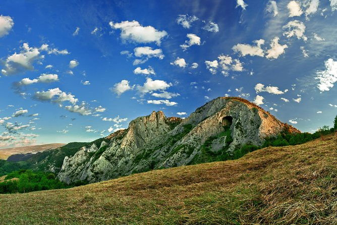 discover-apuseni-mountains-scarita-summitsipote-waterfall-and-dumesti-village