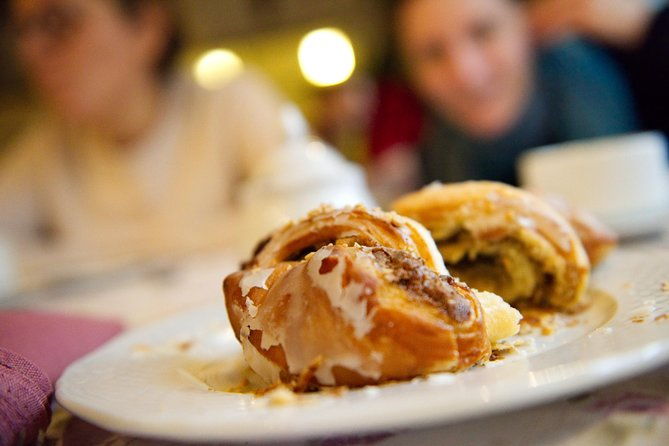 discover-poznan-walk-take-a-tram-and-have-a-traditional-snack