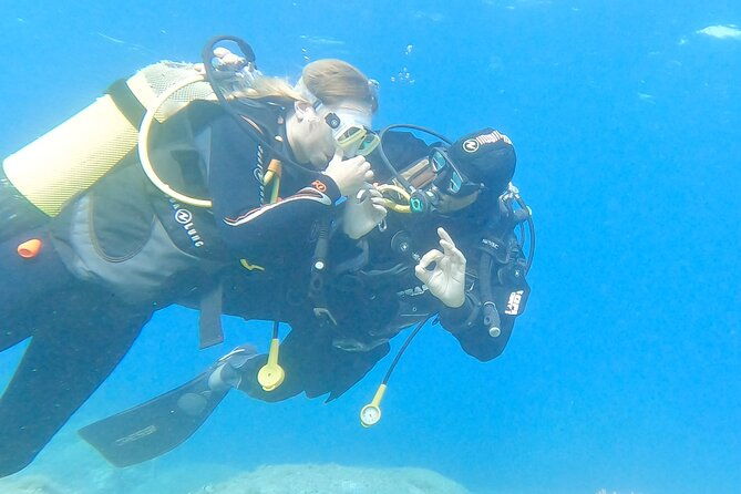 diving-baptism-with-cylinders-introdive-at-the-capo-carbonara-marine-protected-area-2