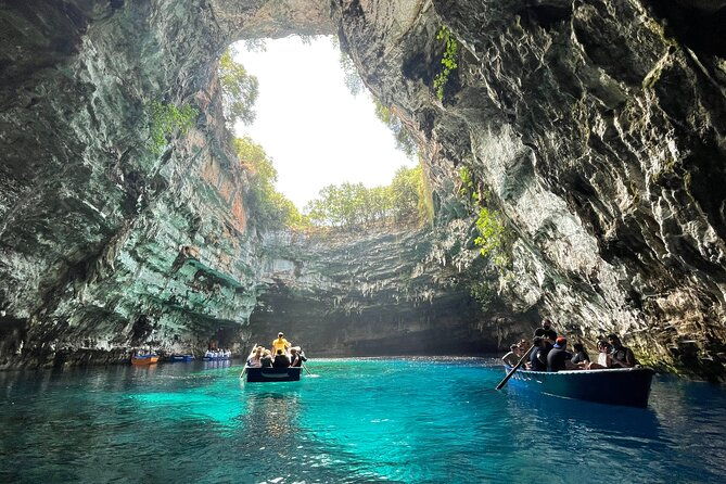 dream-tour-melissani-lake-drogarati-cave-myrtos-viewpoint
