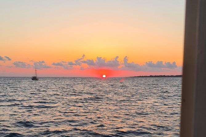 dreamy-cruise-sunset-tour-with-dinner-and-unlimited-wine