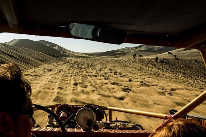 dune-buggy-in-huacachina
